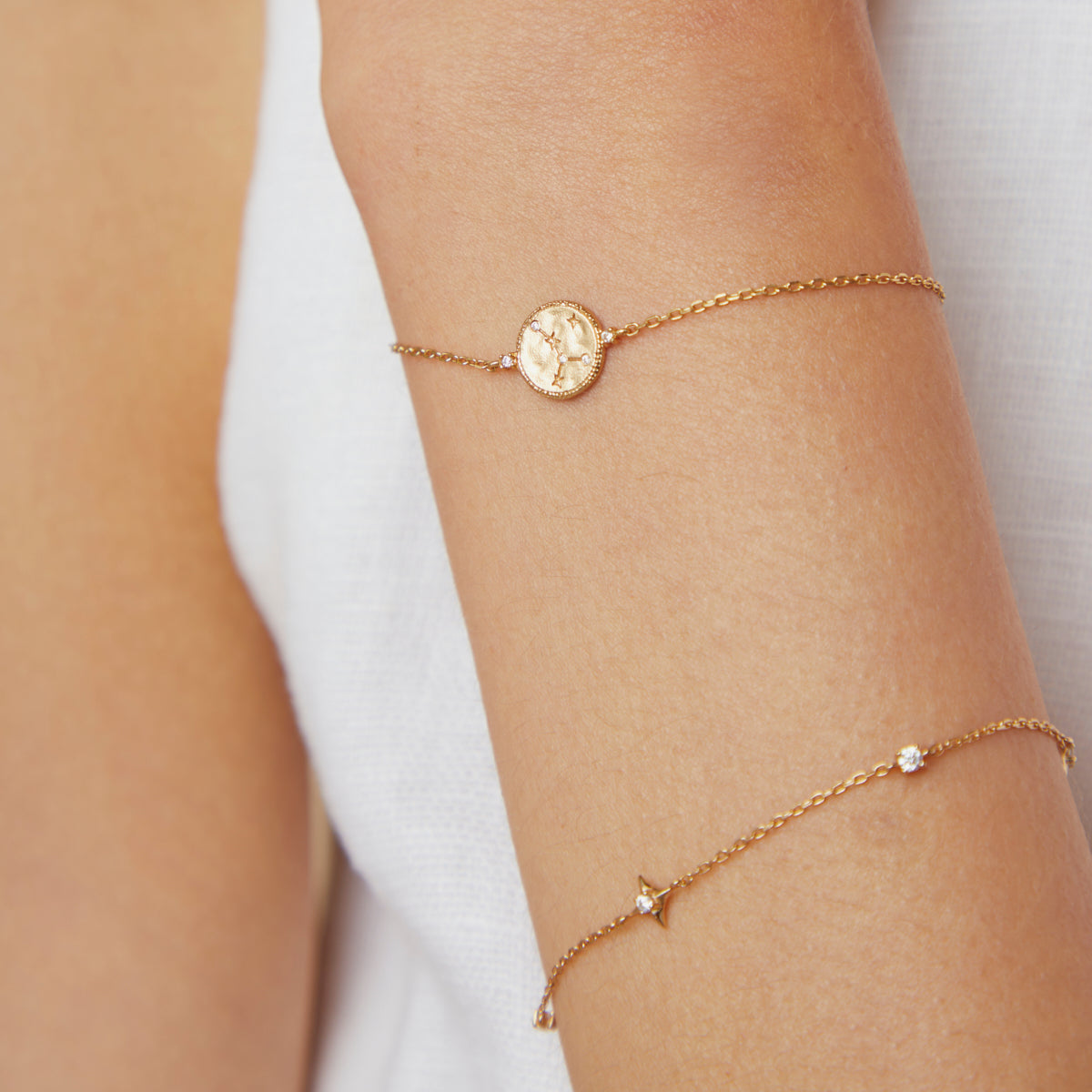 18k Gold Plated Jewellery - Cancer Zodiac Bracelet in Gold - Zodiac - Astrid & Miyu