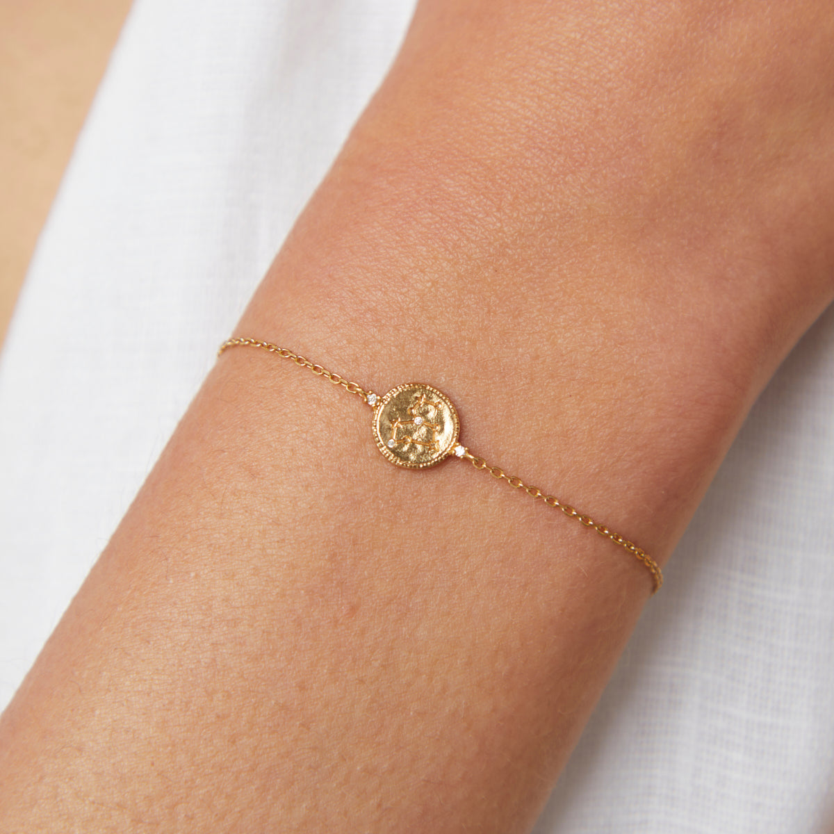 18k Gold Plated Jewellery - Leo Zodiac Bracelet in Gold - Zodiac - Astrid & Miyu