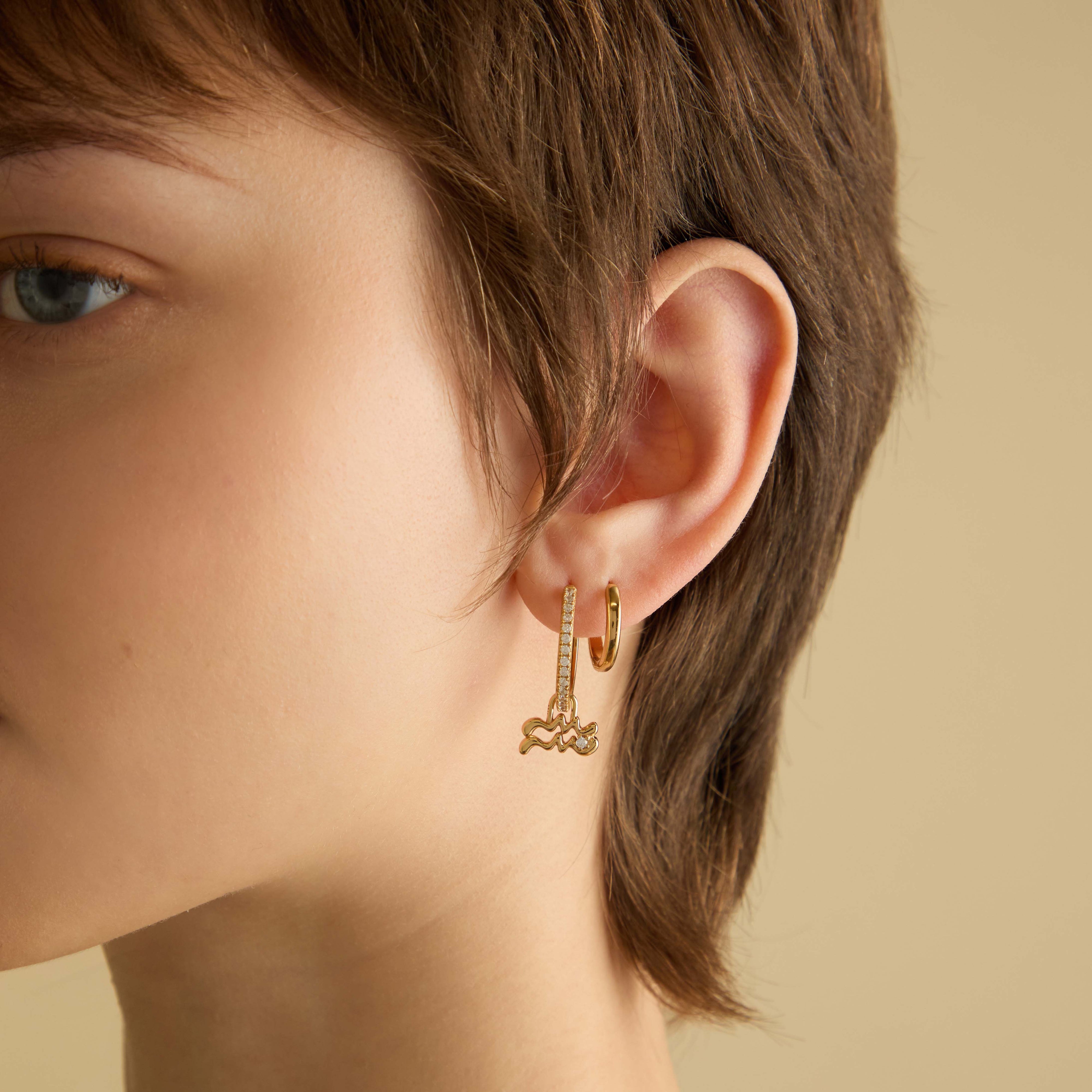 18k Gold Plated Jewellery - Aquarius Zodiac Talisman Charm in Gold - Talisman Charm - Astrid & Miyu