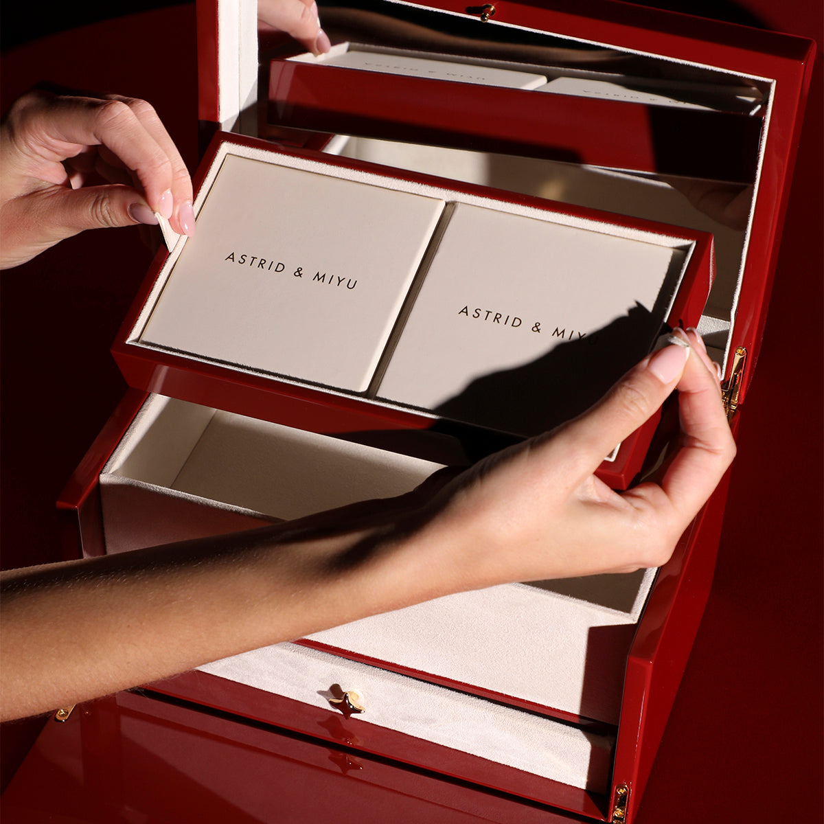 Solid Gold Advent Calendar-Astrid & Miyu