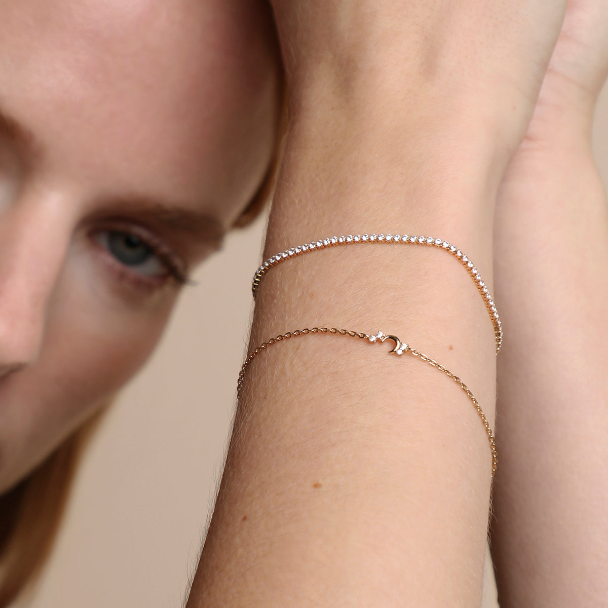 AM25-AD24-B-MO-G_4-Astrid & Miyu