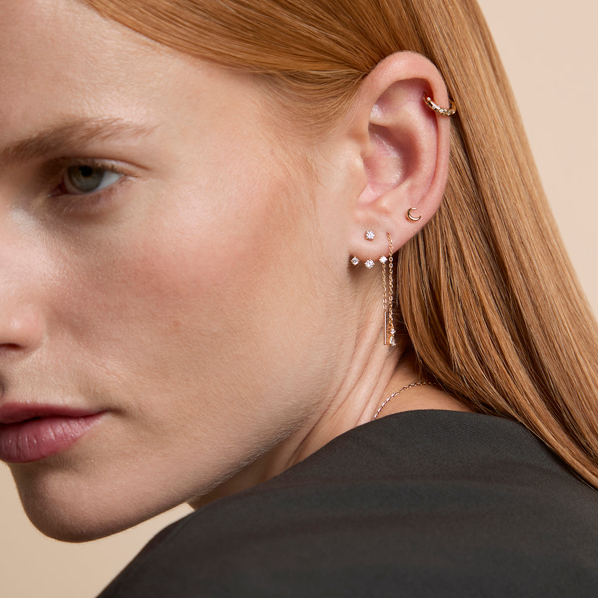 AM25-AD24-H-8-SCA-G_4-Astrid & Miyu