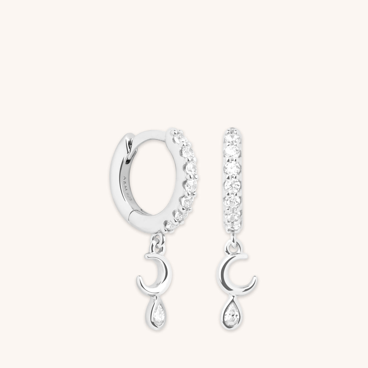 AM25-AD24-HUG-M-S_1-Astrid & Miyu