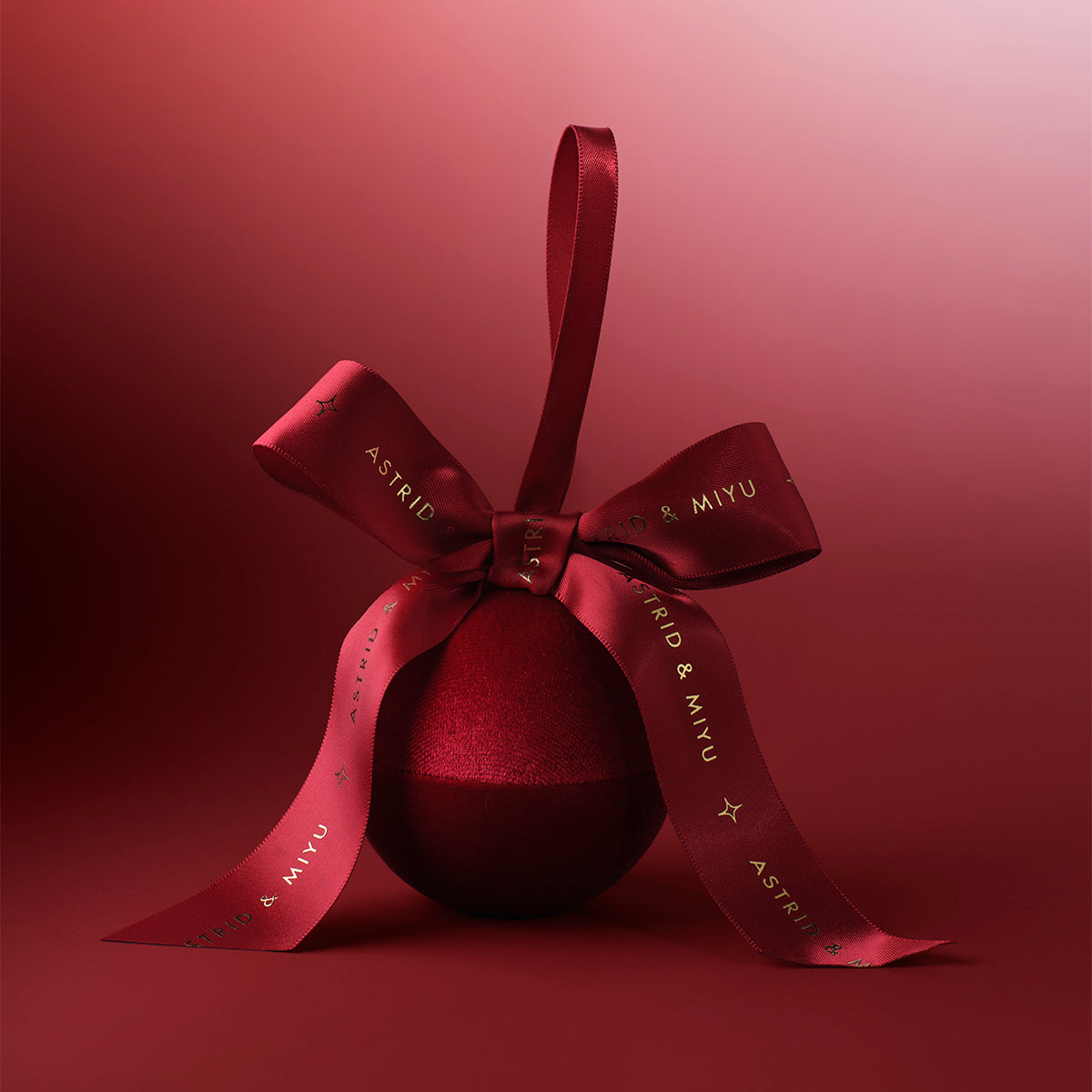 Star Bracelet Ornament Bauble in Gold-Astrid & Miyu