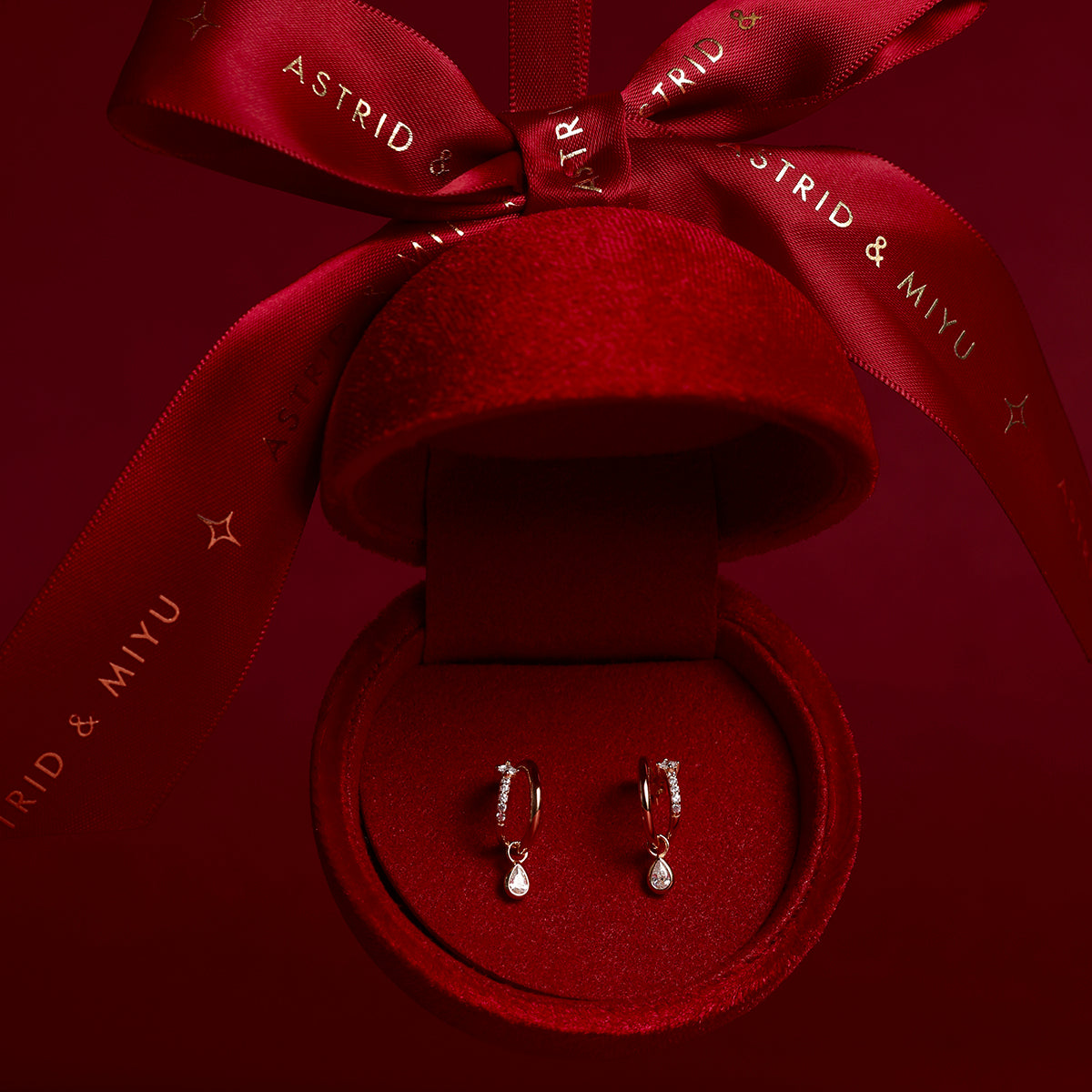 Illusion Huggies Ornament Bauble in Gold-Astrid & Miyu