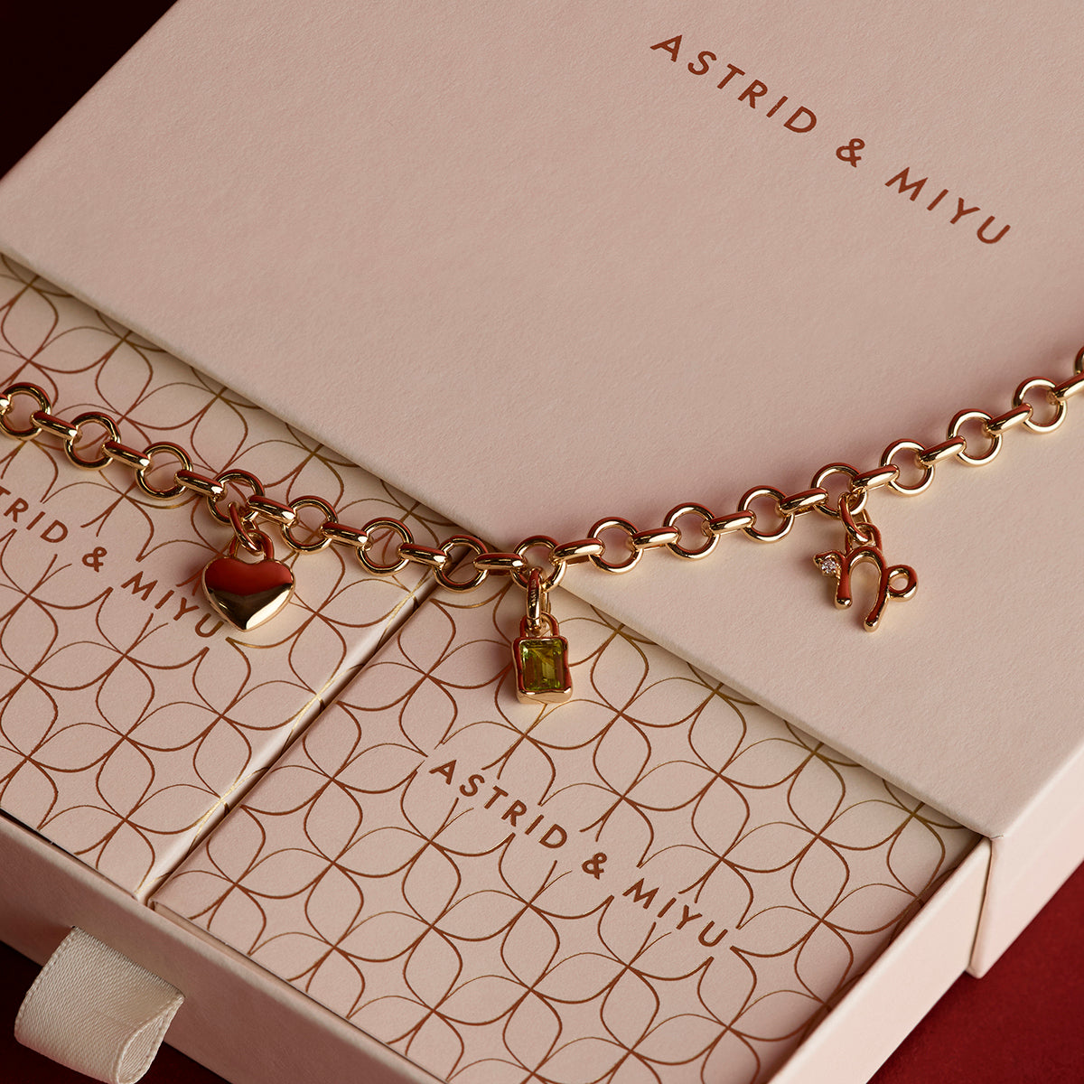Chelsea Bracelet Charming Gift Set in Gold-Astrid & Miyu
