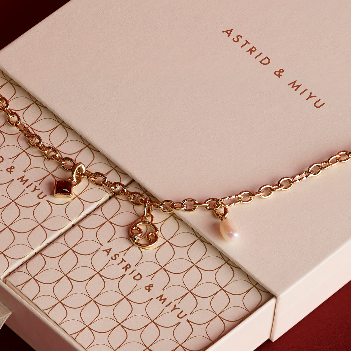 Bold Necklace Charming Gift Set in Gold-Astrid & Miyu