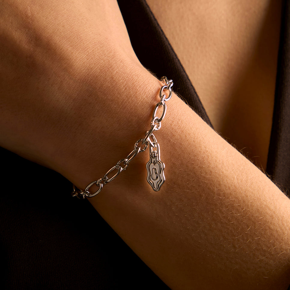 A&M x Hertility Vulva Charm in Silver-Astrid & Miyu