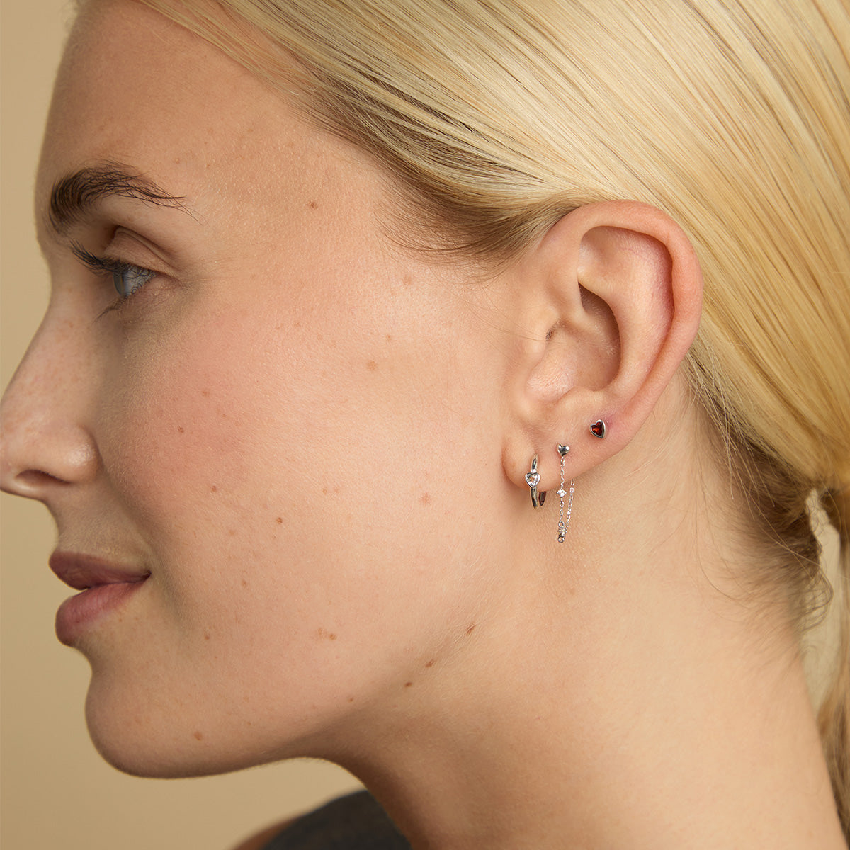 Piercing Jewellery - Heart Topaz Piercing Hoop in Solid White Gold - Piercing Hoops - Astrid & Miyu