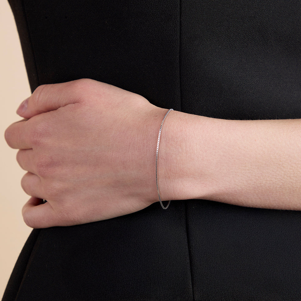 Essential Box Chain Bracelet in Silver-Astrid & Miyu