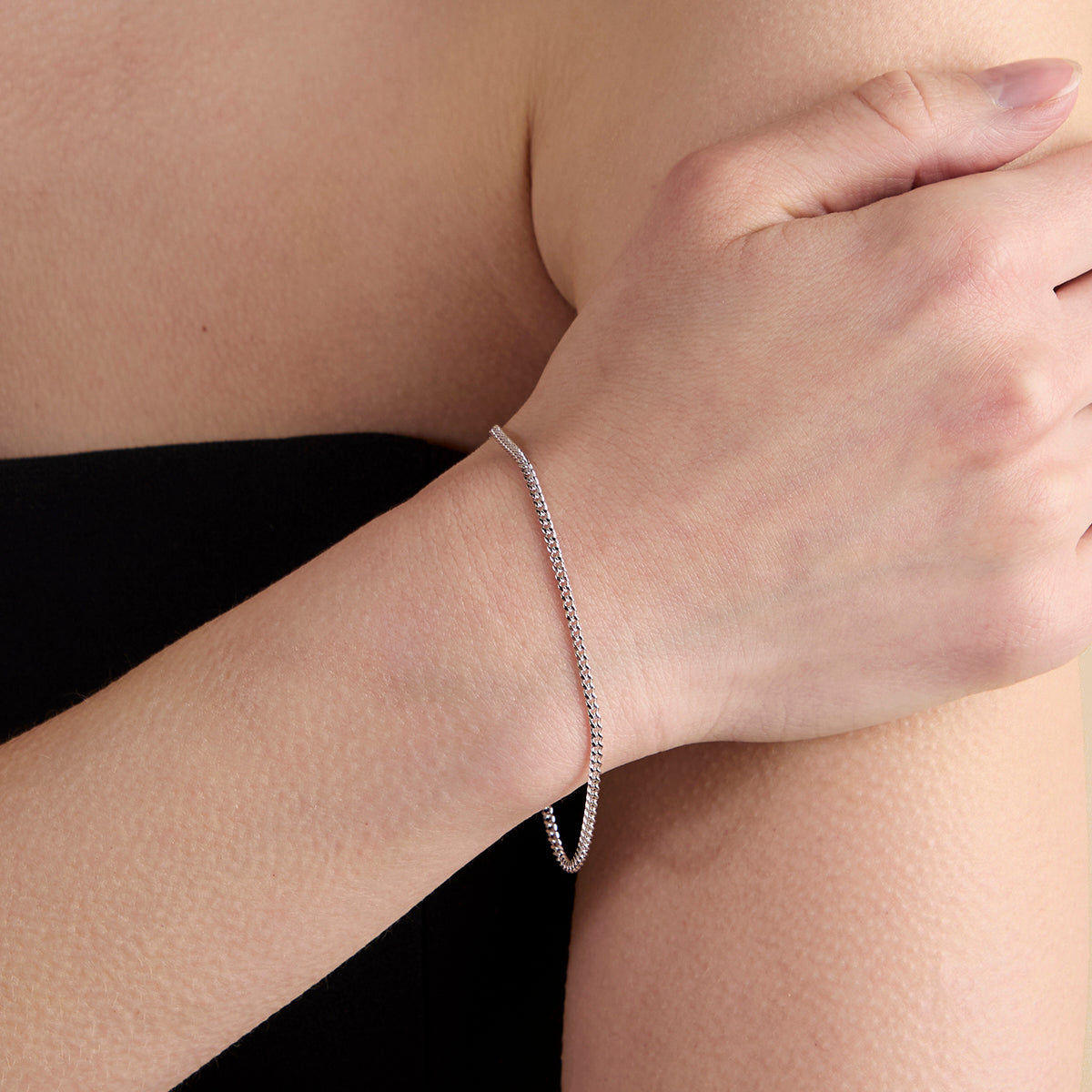 Essential Curb Chain Bracelet in Silver-Astrid & Miyu