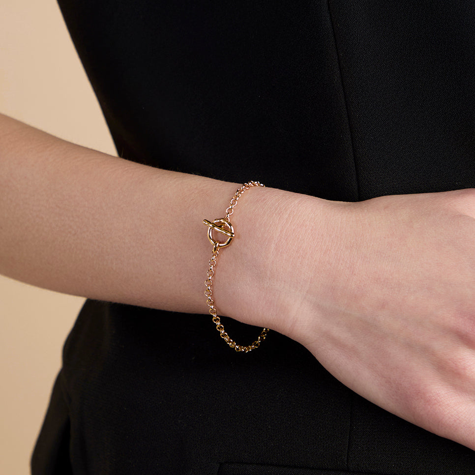 T-Bar Chain Bracelet in Gold-Astrid & Miyu