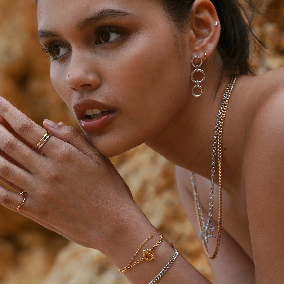 T-Bar Chain Bracelet in Gold-Astrid & Miyu