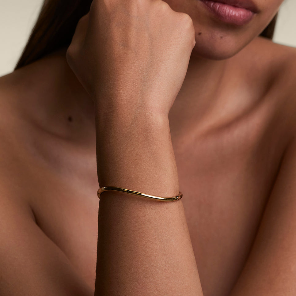 Wave Bangle in Gold