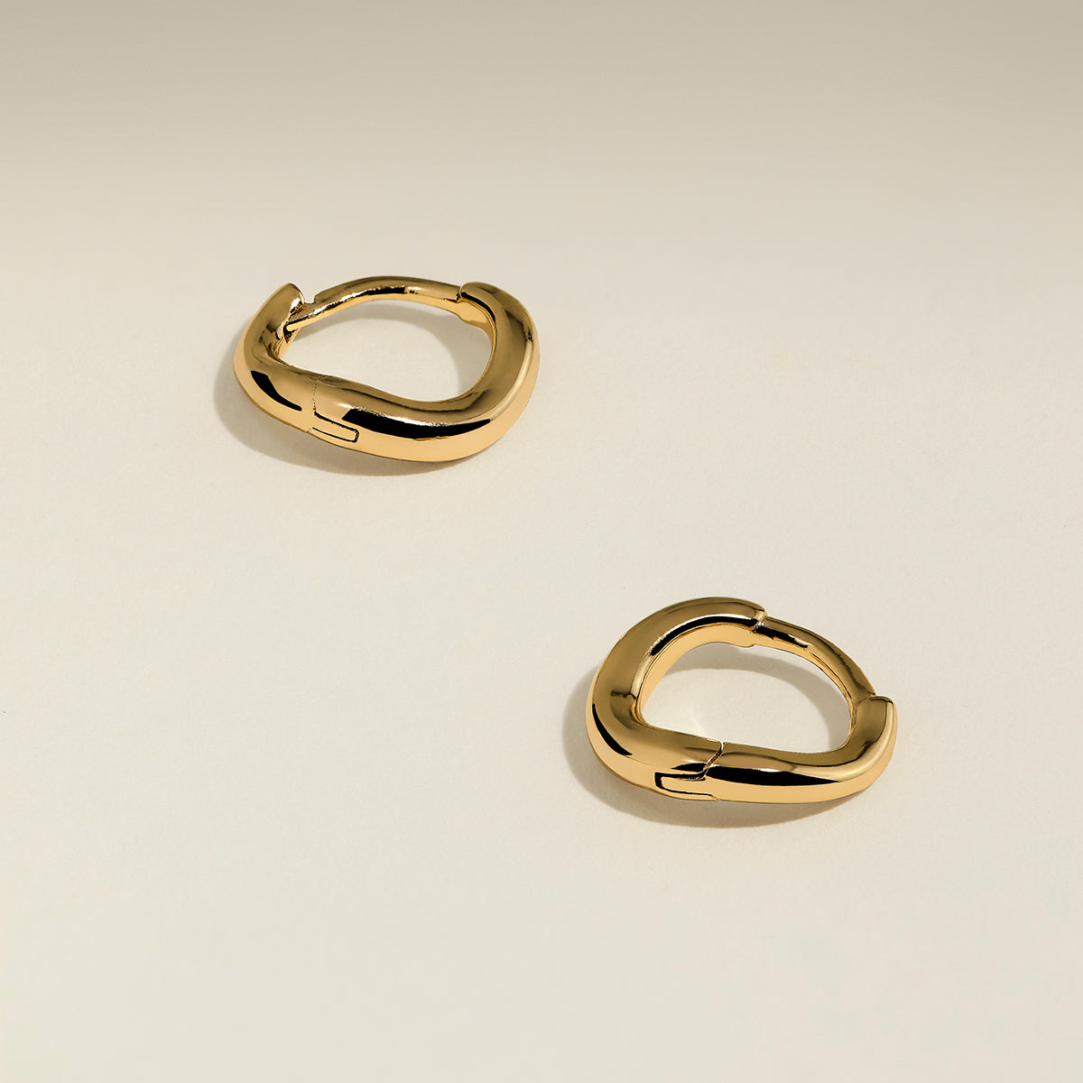 Wave Huggies in Gold-Astrid & Miyu