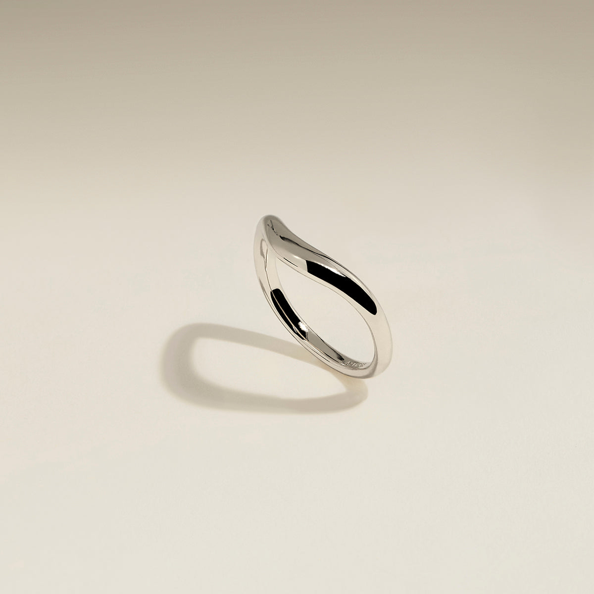 Wave Ring in Silver-Astrid & Miyu