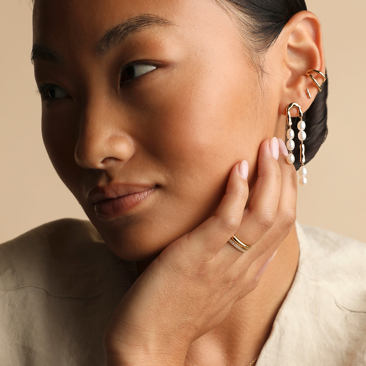 Molten Bar Studs in Gold-Astrid & Miyu