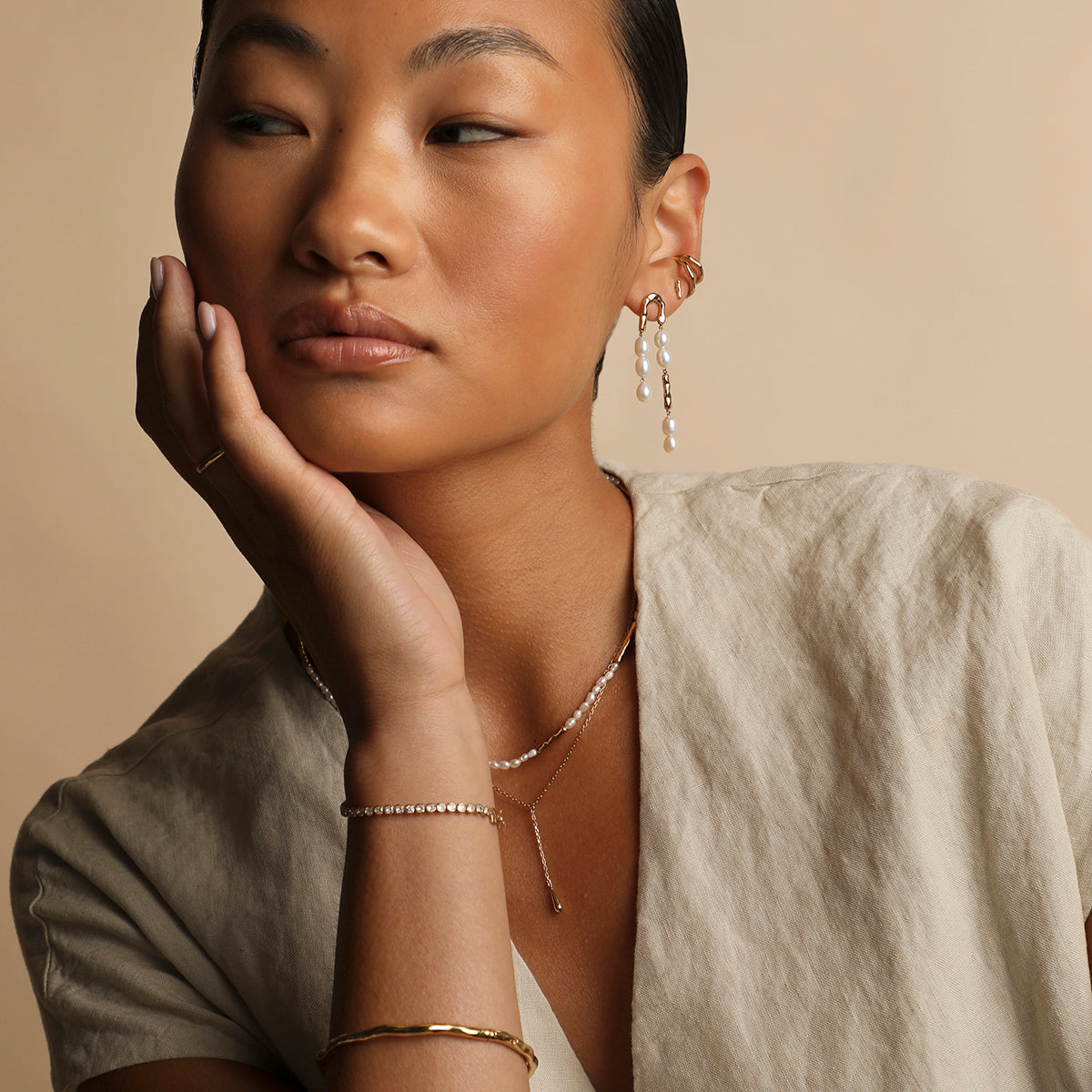 Molten Bar Studs in Gold-Astrid & Miyu