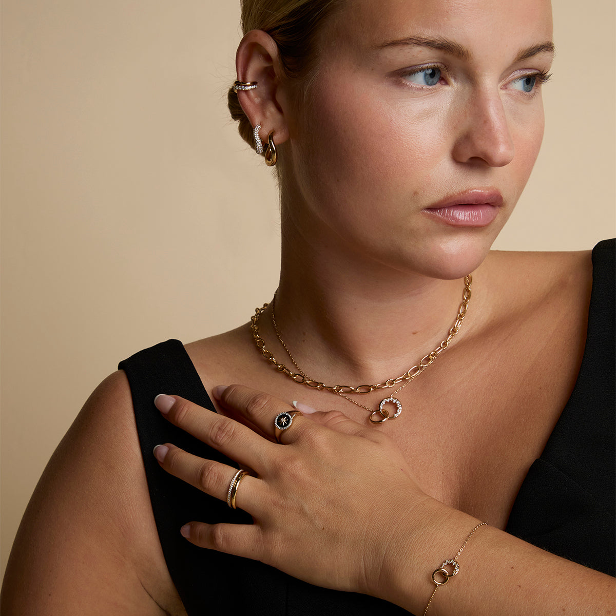 Black Star Signet Ring in Gold-Astrid & Miyu