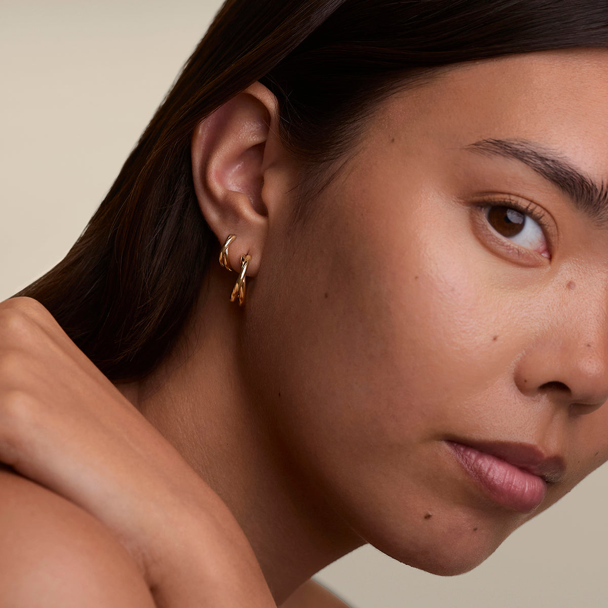 Crossover Illusion Hoops in Gold-Astrid & Miyu