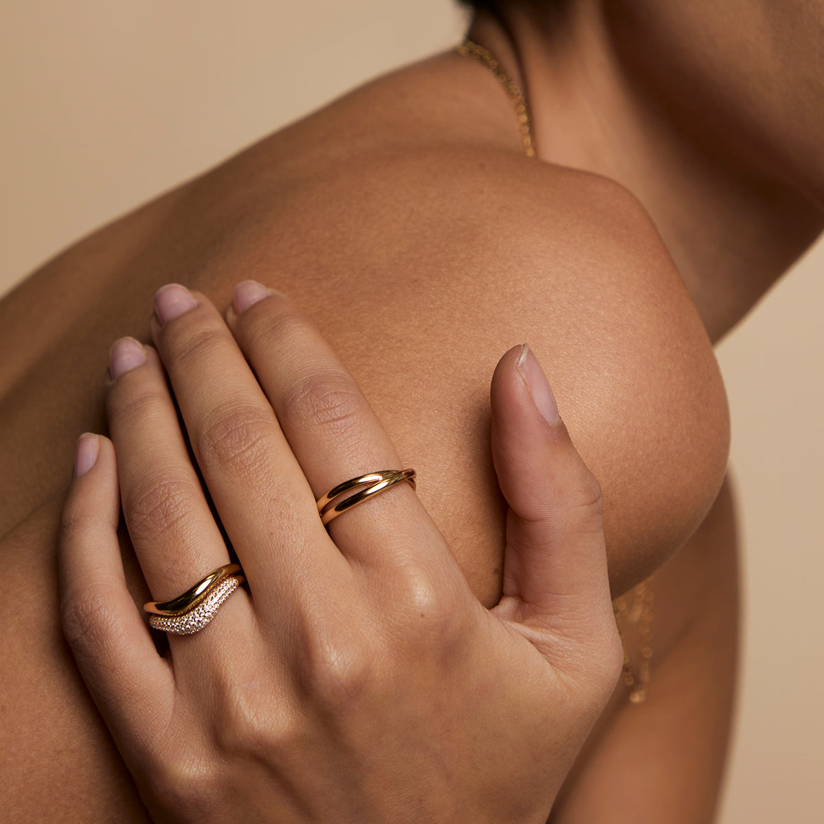 Crossover Illusion Band Ring in Gold-Astrid & Miyu