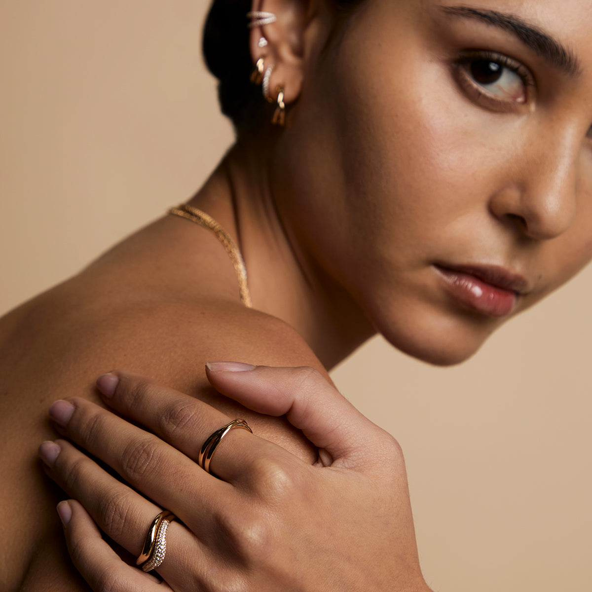 Crossover Illusion Band Ring in Gold-Astrid & Miyu