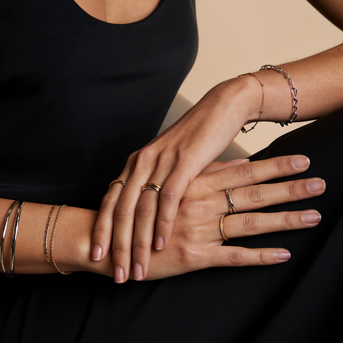 Crossover Illusion Band Ring in Silver-Astrid & Miyu