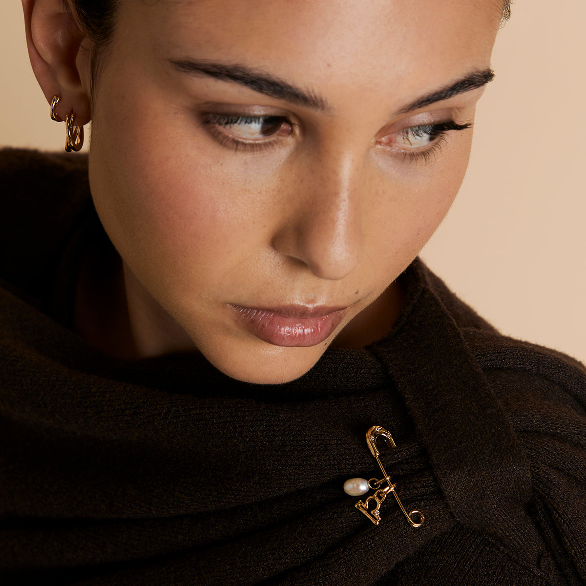 Charm Pin Brooch in Gold-Astrid & Miyu