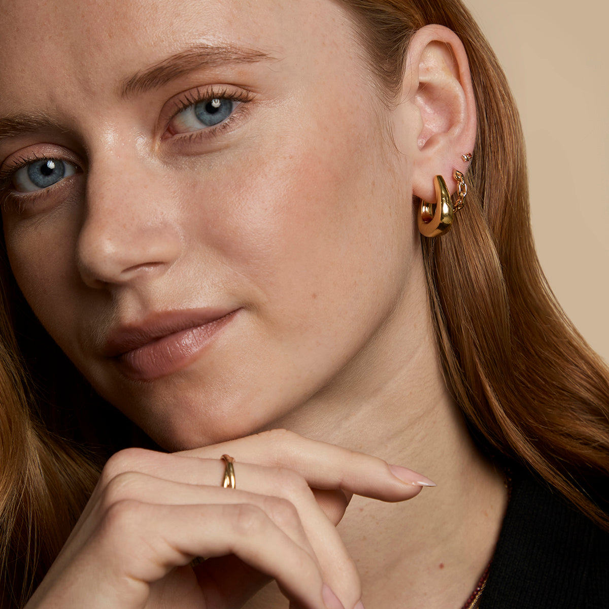 Saddle Medium Hoops in Gold-Astrid & Miyu