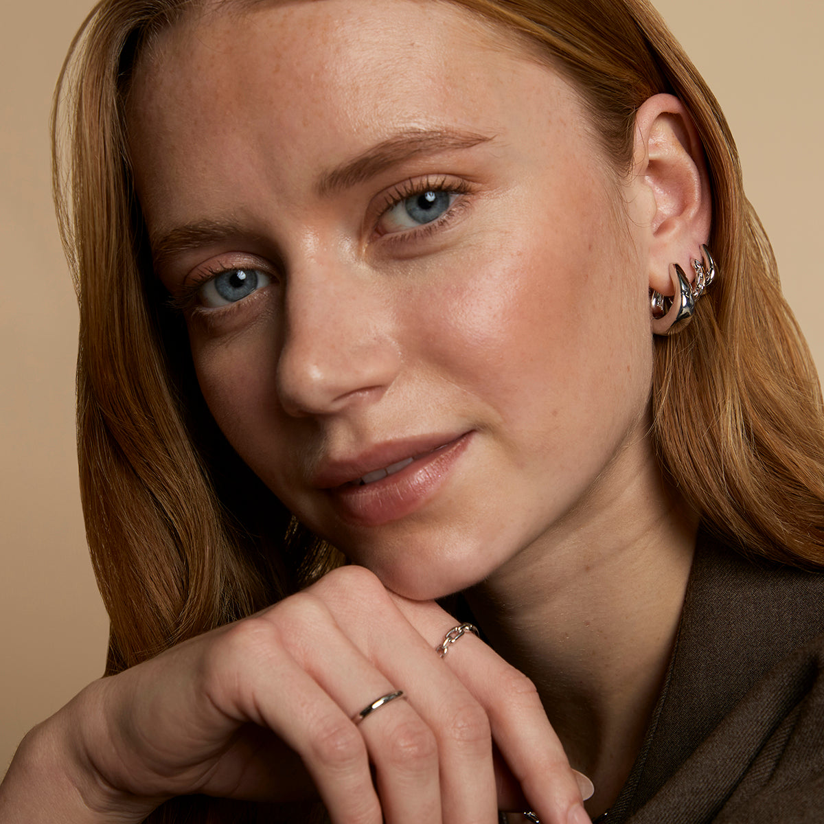 Saddle Medium Hoops in Silver-Astrid & Miyu