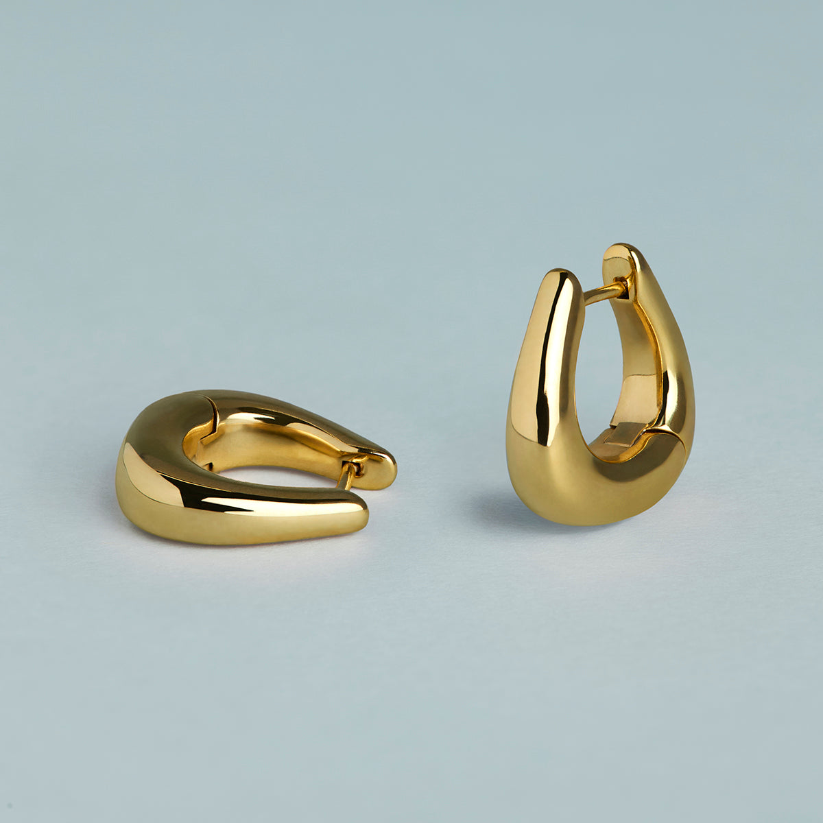 Saddle Small Hoops in Gold-Astrid & Miyu