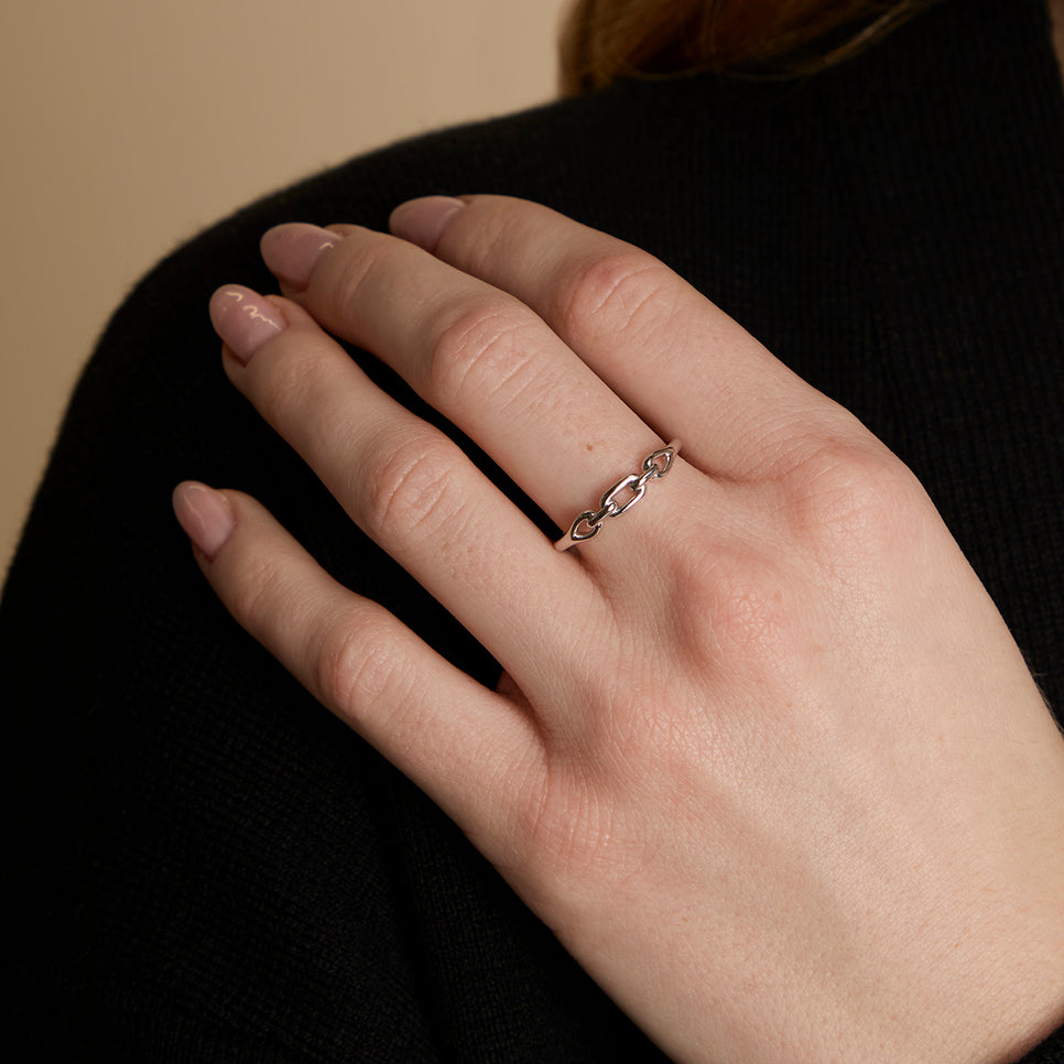 Hardware Link Ring in Silver-Astrid & Miyu