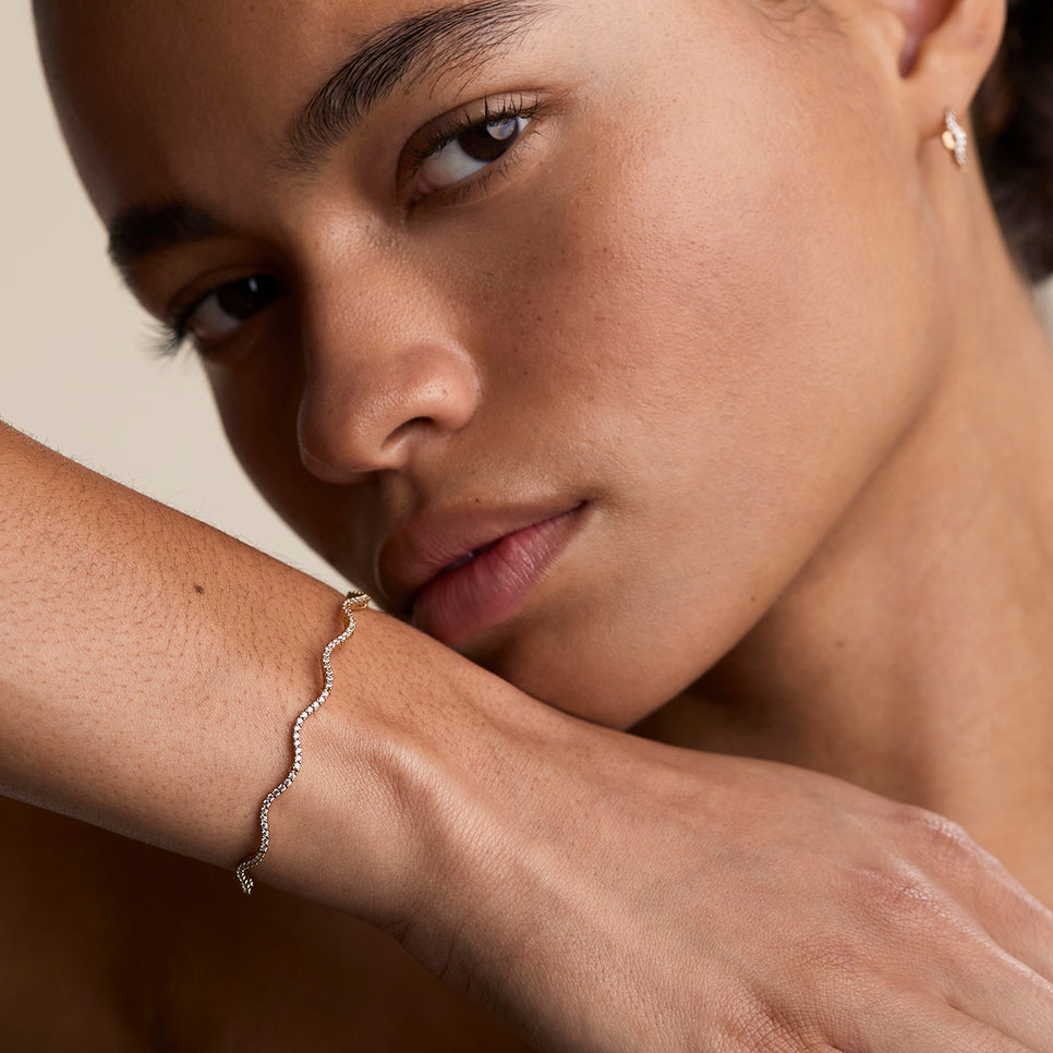 Scalloped Tennis Chain Bracelet in Gold-Astrid & Miyu