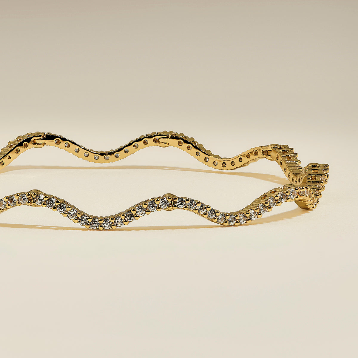 Scalloped Tennis Chain Bracelet in Gold-Astrid & Miyu
