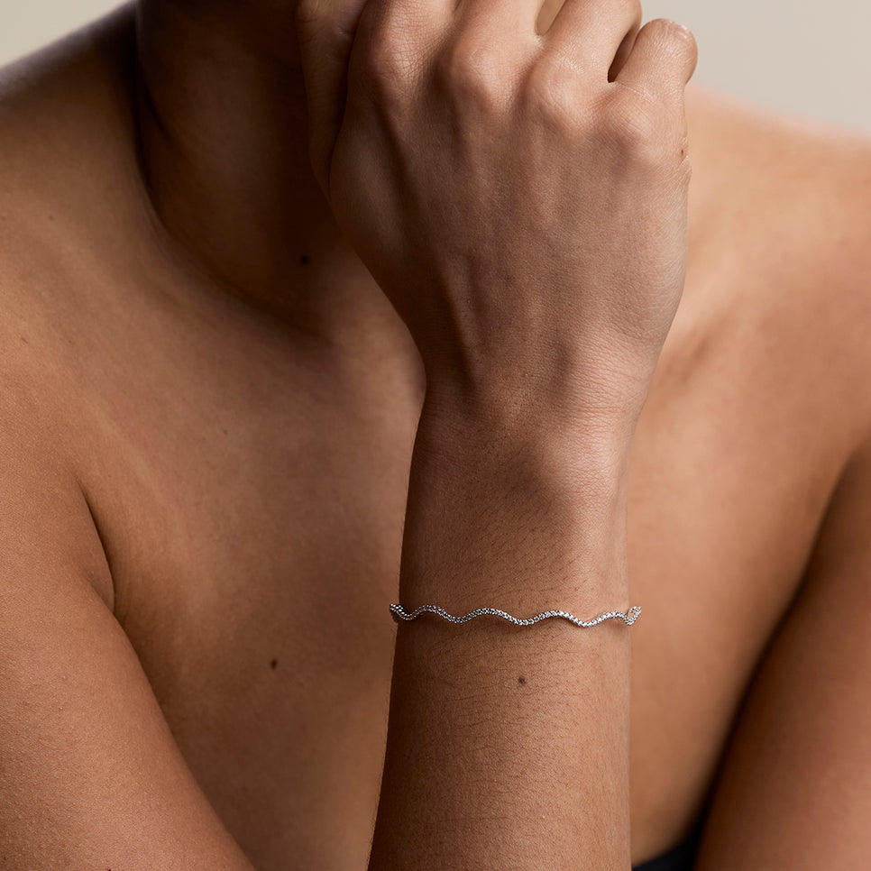 Scalloped Tennis Chain Bracelet in Silver-Astrid & Miyu
