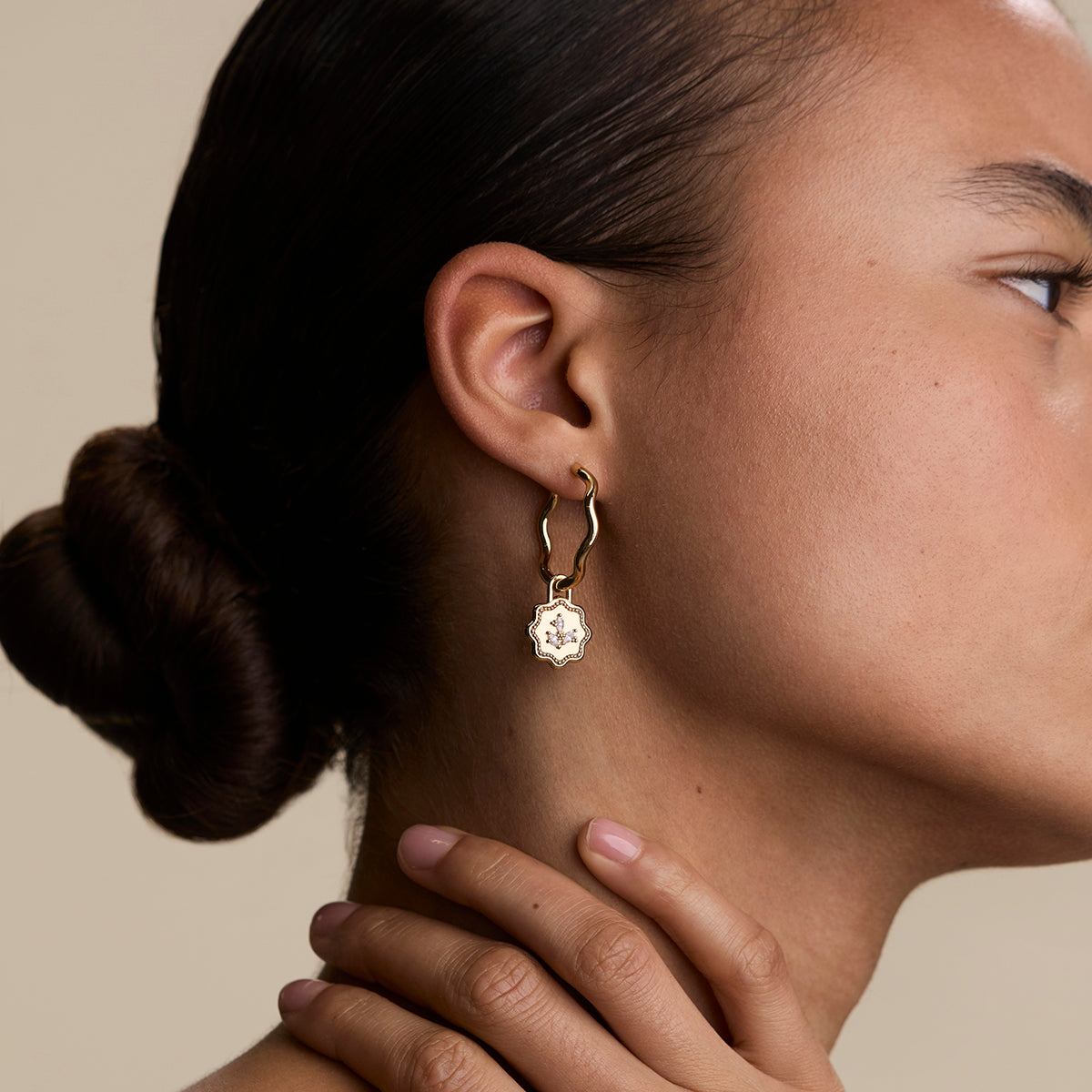 Scalloped Coin Clip Charm in Gold-Astrid & Miyu