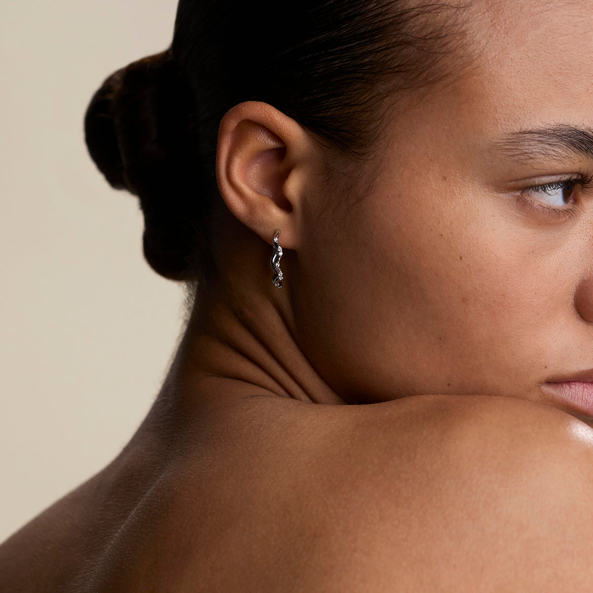 Scalloped Crystal Medium Hoops in Silver-Astrid & Miyu