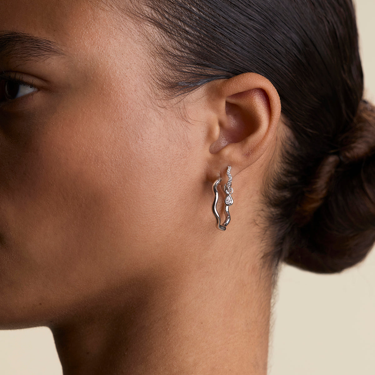 Scalloped Large Hoops in Silver-Astrid & Miyu