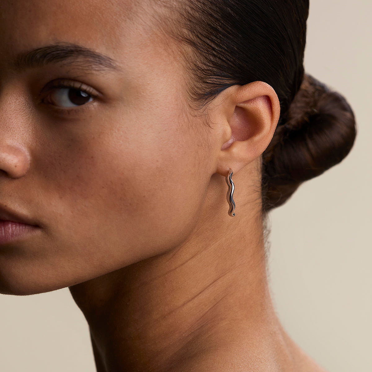 Scalloped Large Hoops in Silver-Astrid & Miyu