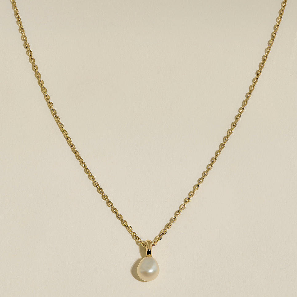 Pearl Pendant Necklace in Gold-Astrid & Miyu