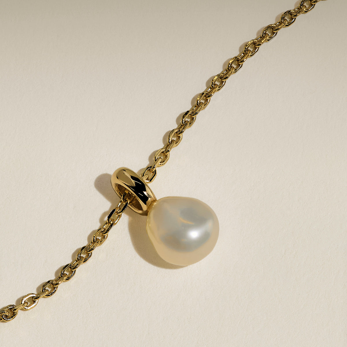 Pearl Pendant Necklace in Gold-Astrid & Miyu