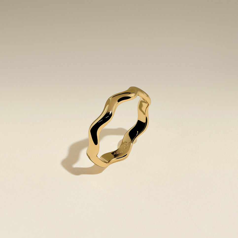 Scalloped Band Ring in Gold-Astrid & Miyu
