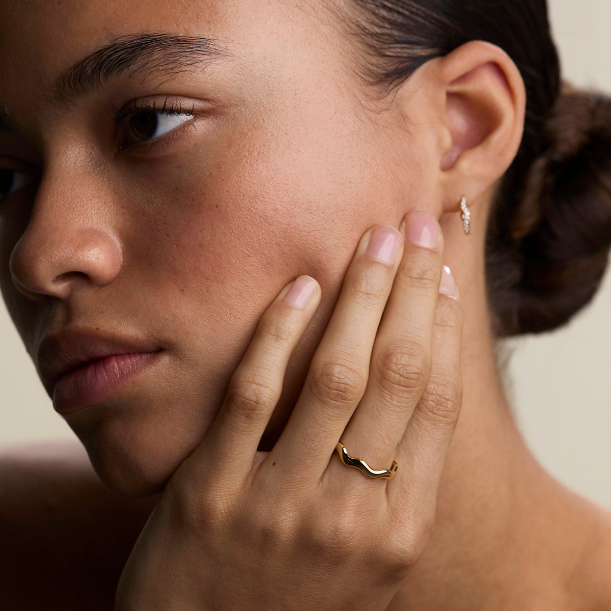 Scalloped Band Ring in Gold-Astrid & Miyu