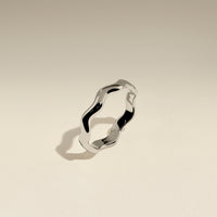 Scalloped Band Ring in Silver-Astrid & Miyu