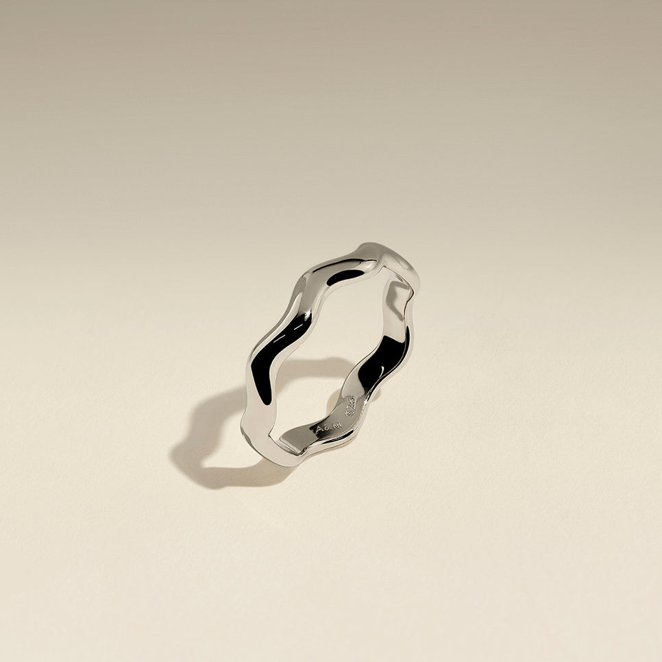 Scalloped Band Ring in Silver-Astrid & Miyu