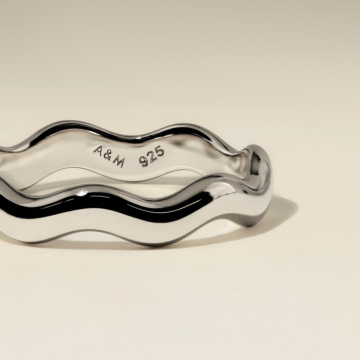 Scalloped Band Ring in Silver-Astrid & Miyu