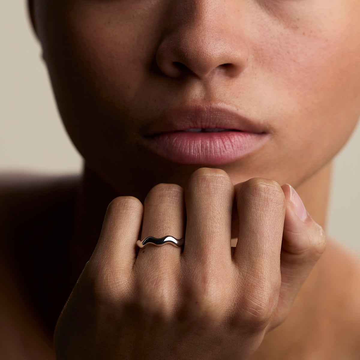 Scalloped Band Ring in Silver-Astrid & Miyu