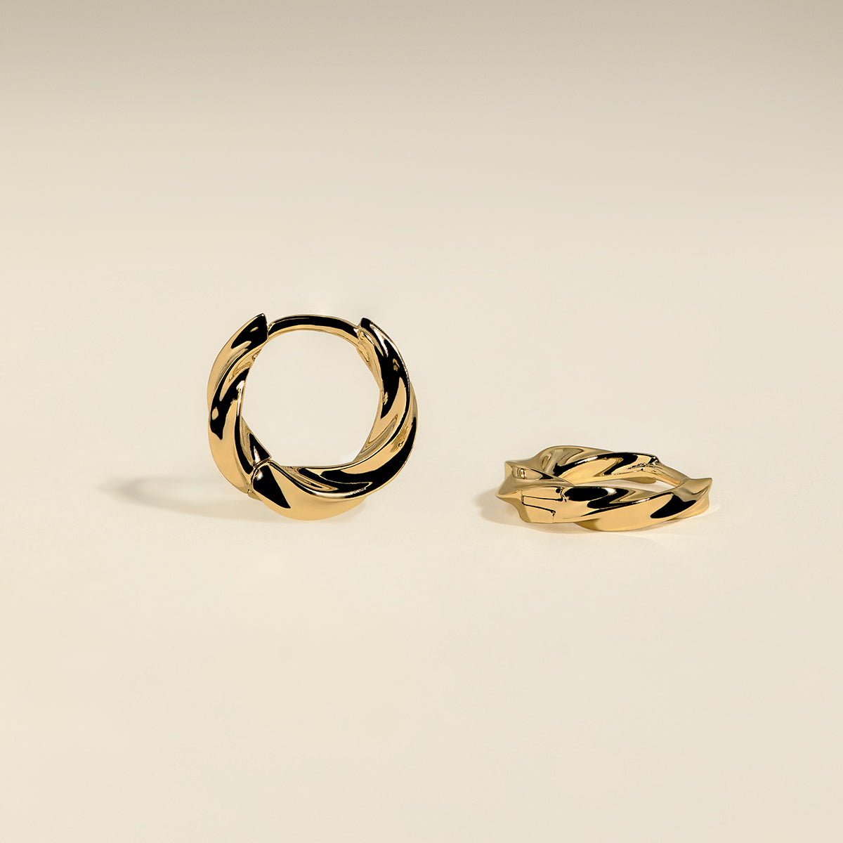 Cosmic Twist Huggies in Gold-Astrid & Miyu