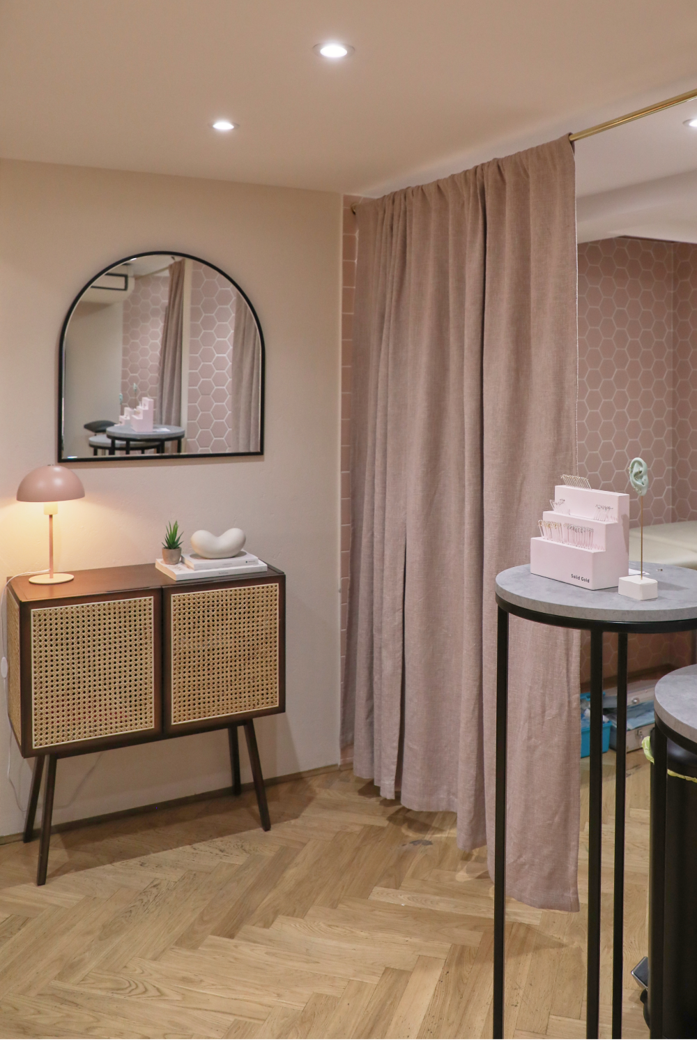 Cosy_studios-Astrid & Miyu