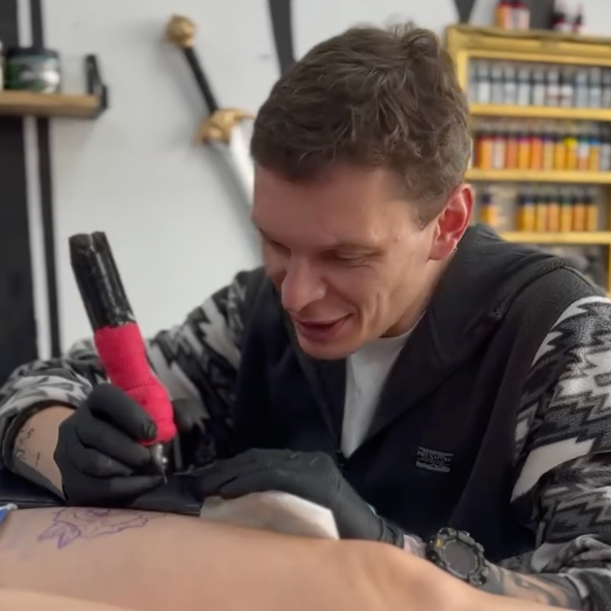 Denis_Background-Astrid & Miyu